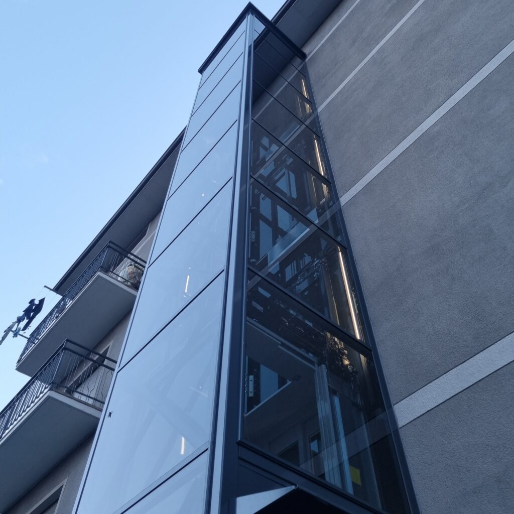 piattaforma elevatrice porte automatiche