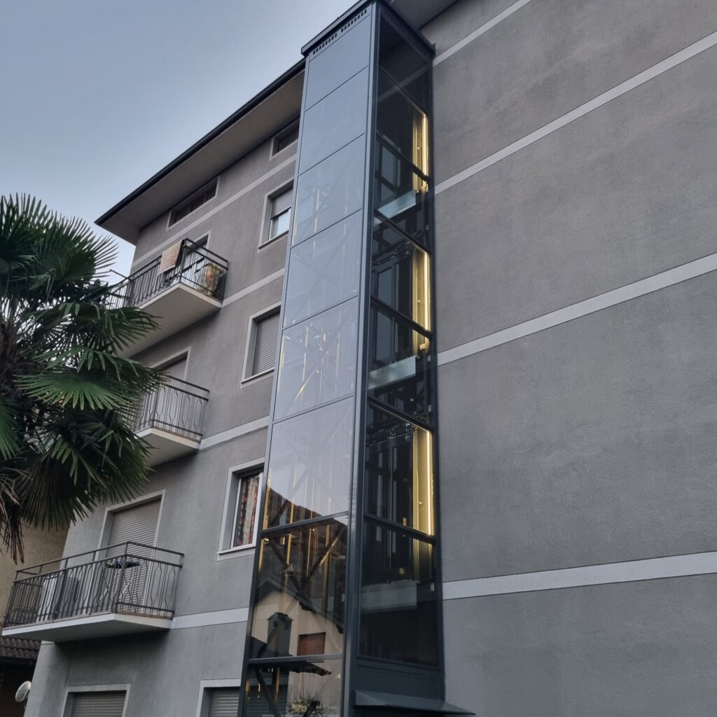 piattaforma elevatrice porte automatiche