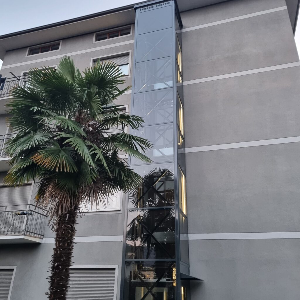 piattaforma elevatrice porte automatiche