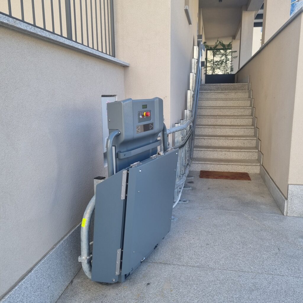 servoscala con piattaforma